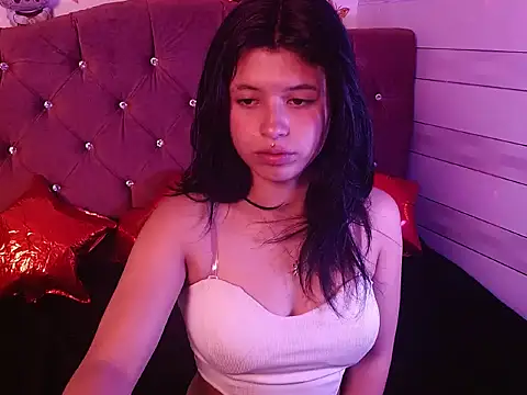 Snapshot of petite_coral chatting on 11/07/25, 05:02 petite coral online show from 11/07/25, 05:02