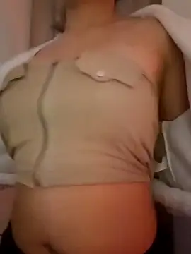 petite coral online show from 02/08/26, 05:22