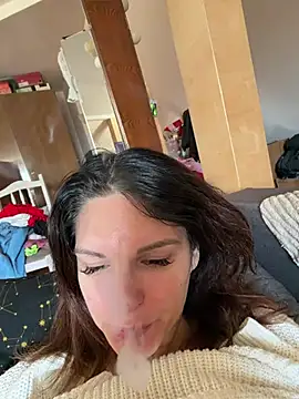 Snapshot of kinkysarahx chatting on 04/01/26, 10:27 kinkysarahx online show from 04/01/26, 10:27