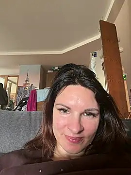 Snapshot of kinkysarahx chatting on 04/15/26, 09:16 kinkysarahx online show from 04/15/26, 09:16