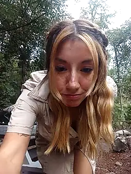 Snapshot of lilivalkova chatting on 04/17/26, 06:11 lilivalkova online show from 04/17/26, 06:11