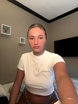 Snapshot of LaceyMilliexoxo chatting on 10/20/25, 09:43 LaceyMilliexoxo online show from 10/20/25, 09:43