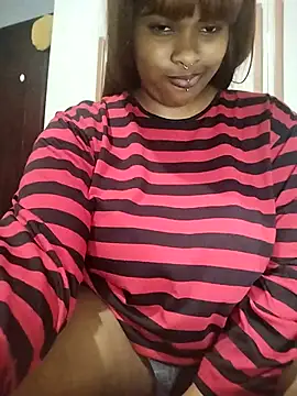 Snapshot of Raven4h chatting on 10/21/25, 01:39 Raven4h online show from 10/21/25, 01:39