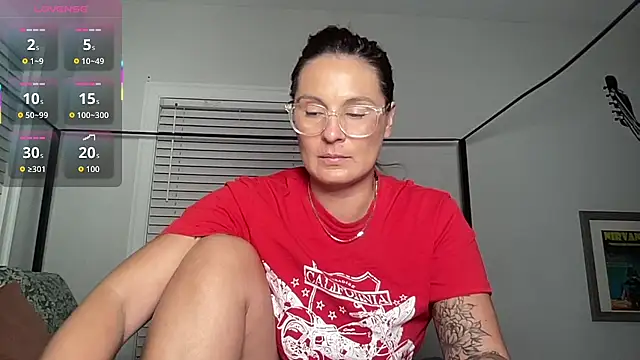 Snapshot of Mandyrheaa chatting on 11/17/25, 11:43 Mandyrheaa online show from 11/17/25, 11:43