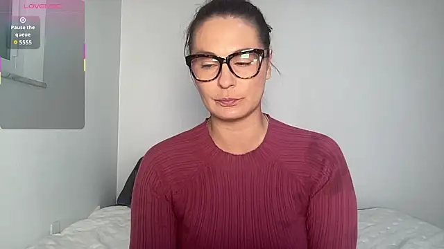 Snapshot of Mandyrheaa chatting on 12/19/25, 12:17 Mandyrheaa online show from 12/19/25, 12:17