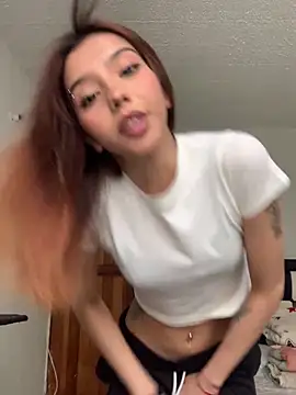 Snapshot of MiaaCute- chatting on 03/31/26, 10:21 MiaaCute- online show from 03/31/26, 10:21