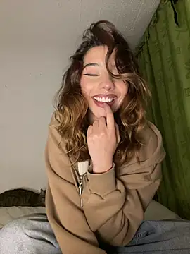 Snapshot of MiaaCute- chatting on 05/19/26, 11:00 MiaaCute- online show from 05/19/26, 11:00
