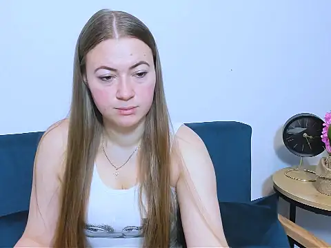 Snapshot of LeaNaughty chatting on 10/26/25, 05:24 LeaNaughty online show from 10/26/25, 05:24