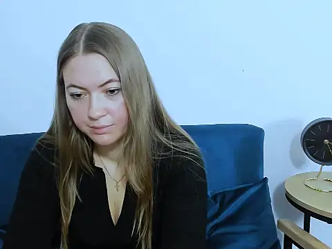 Snapshot of LeaNaughty chatting on 10/27/25, 04:44 LeaNaughty online show from 10/27/25, 04:44