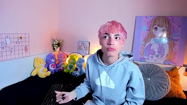 Strawberry Kitty  online show from 10/19/25, 04:02