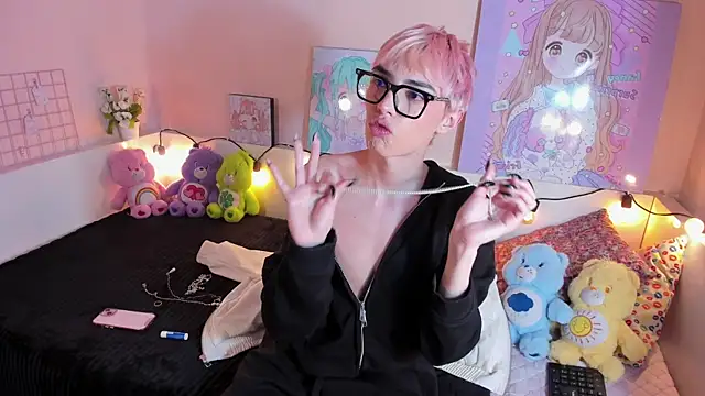 Strawberry Kitty  online show from 11/13/25, 10:52