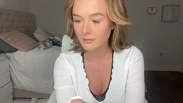 Snapshot of Amberjayxox0 chatting on 11/05/25, 02:11 Amberjayxox0 online show from 11/05/25, 02:11