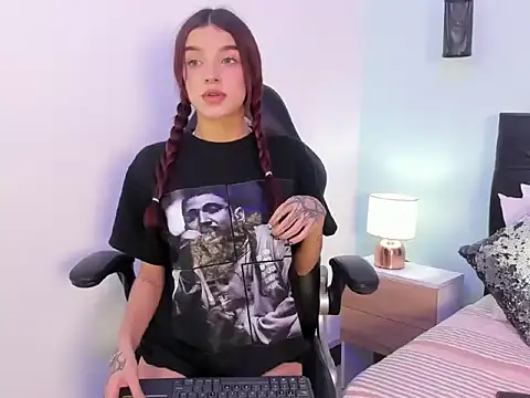 Coral Jhones online show from 10/20/25, 12:33