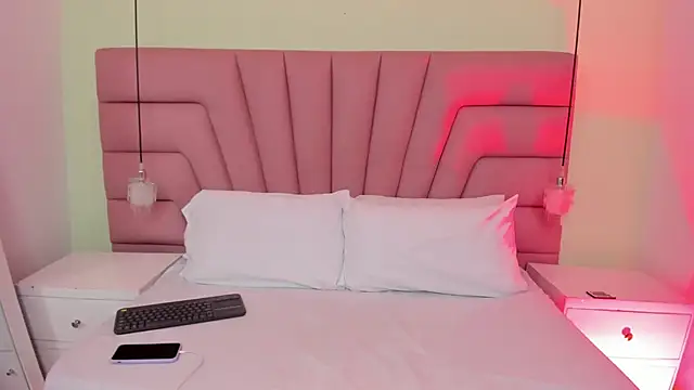 Coral Jhones online show from 12/17/25, 08:37