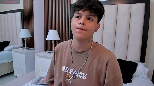 Snapshot of Crash_Nebula03 chatting on 10/22/25, 08:08 Crash Nebula03 online show from 10/22/25, 08:08