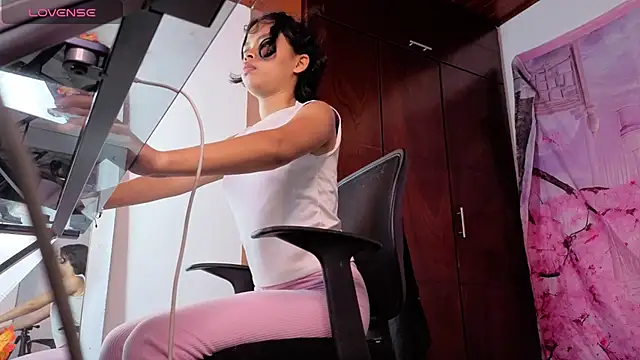 Snapshot of sharon_ivanna12 chatting on 03/20/26, 07:30 sharon ivanna12 online show from 03/20/26, 07:30