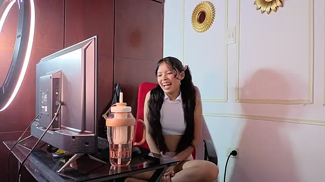 Snapshot of sharon_ivanna12 chatting on 04/06/26, 07:59 sharon ivanna12 online show from 04/06/26, 07:59