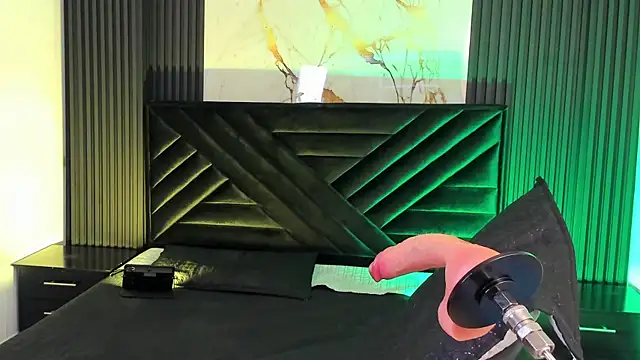 Snapshot of Halleyrosse chatting on 10/24/25, 12:01 Halleyrosse online show from 10/24/25, 12:01