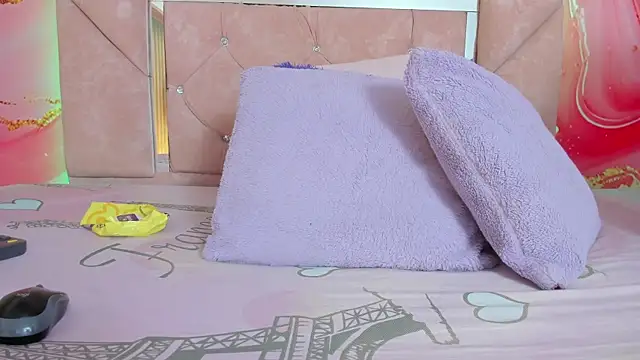 Snapshot of mia__blaze__ chatting on 04/13/26, 03:01 mia blaze online show from 04/13/26, 03:01