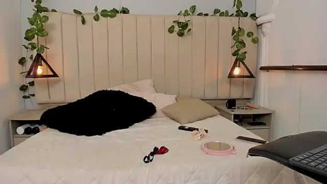 Amelia Brixton online show from 11/30/25, 04:22