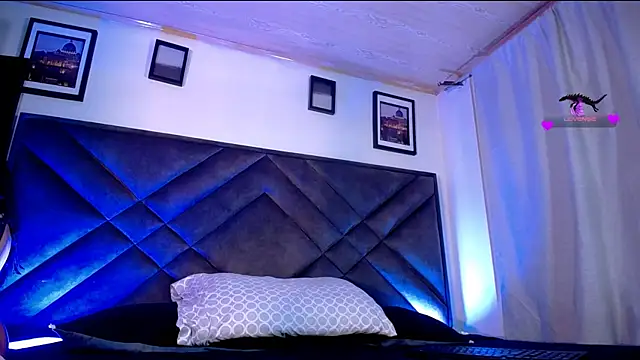 adeleTS online show from 10/22/25, 04:13