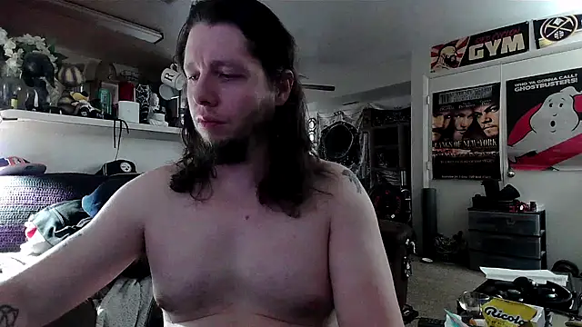 biggerisbetter12 online show from 10/27/25, 02:54