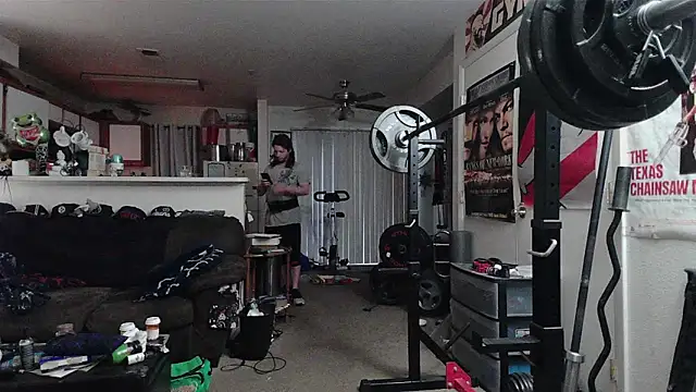 Snapshot of biggerisbetter12 chatting on 03/06/26, 01:40 biggerisbetter12 online show from 03/06/26, 01:40