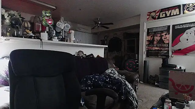 Snapshot of biggerisbetter12 chatting on 03/19/26, 06:50 biggerisbetter12 online show from 03/19/26, 06:50