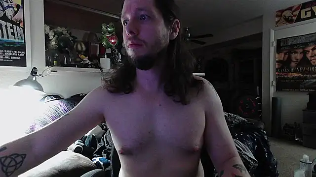 Snapshot of biggerisbetter12 chatting on 03/21/26, 03:44 biggerisbetter12 online show from 03/21/26, 03:44