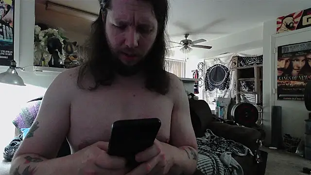 Snapshot of biggerisbetter12 chatting on 04/10/26, 03:06 biggerisbetter12 online show from 04/10/26, 03:06