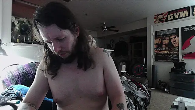 Snapshot of biggerisbetter12 chatting on 04/11/26, 06:18 biggerisbetter12 online show from 04/11/26, 06:18