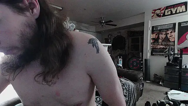 Snapshot of biggerisbetter12 chatting on 04/14/26, 11:05 biggerisbetter12 online show from 04/14/26, 11:05