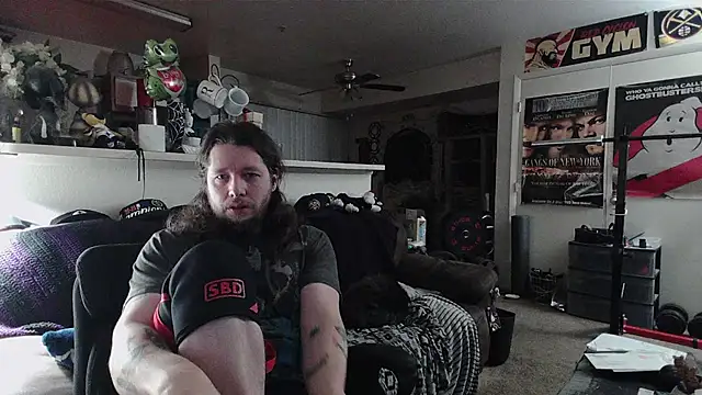 Snapshot of biggerisbetter12 chatting on 04/15/26, 09:05 biggerisbetter12 online show from 04/15/26, 09:05