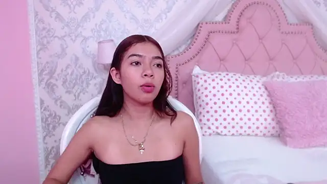 Snapshot of GabrielaSuarez chatting on 10/22/25, 12:49 GabrielaSuarez online show from 10/22/25, 12:49