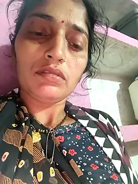 Snapshot of Pooja_shre chatting on 12/20/25, 11:56 Pooja shre online show from 12/20/25, 11:56