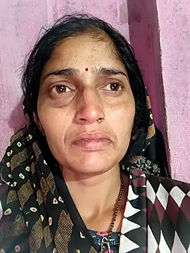 Snapshot of Pooja_shre chatting on 12/21/25, 12:01 Pooja shre online show from 12/21/25, 12:01