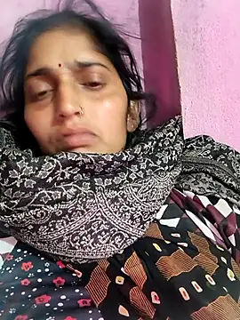 Snapshot of Pooja_shre chatting on 12/22/25, 12:07 Pooja shre online show from 12/22/25, 12:07