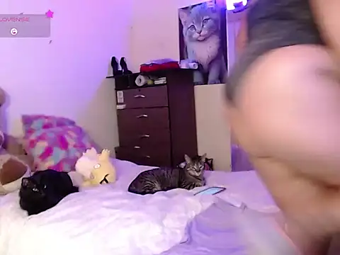 yvonne jlove online show from 10/31/25, 01:28