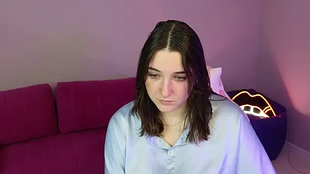 AnnieDodge online show from 10/19/25, 01:17