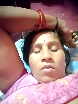 Snapshot of OliveGreen22 chatting on 11/02/25, 08:55 OliveGreen22 online show from 11/02/25, 08:55