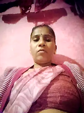 Snapshot of OliveGreen22 chatting on 11/09/25, 01:26 OliveGreen22 online show from 11/09/25, 01:26