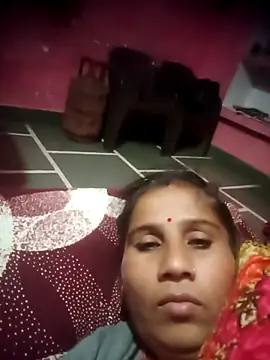 Snapshot of OliveGreen22 chatting on 11/09/25, 04:05 OliveGreen22 online show from 11/09/25, 04:05