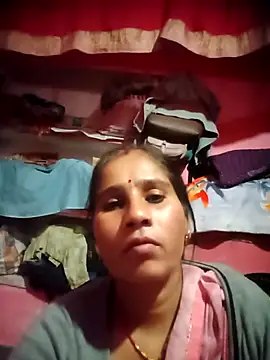 Snapshot of OliveGreen22 chatting on 11/18/25, 12:42 OliveGreen22 online show from 11/18/25, 12:42