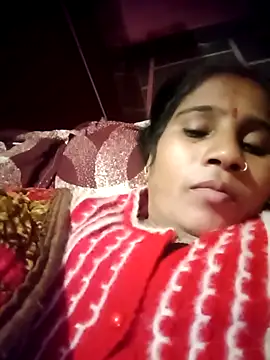 Snapshot of OliveGreen22 chatting on 11/19/25, 05:02 OliveGreen22 online show from 11/19/25, 05:02