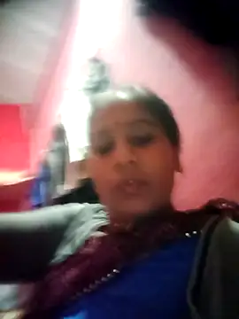 Snapshot of OliveGreen22 chatting on 11/21/25, 01:37 OliveGreen22 online show from 11/21/25, 01:37