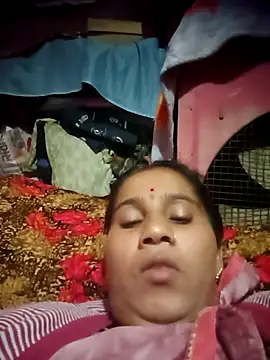 Snapshot of OliveGreen22 chatting on 11/25/25, 01:05 OliveGreen22 online show from 11/25/25, 01:05