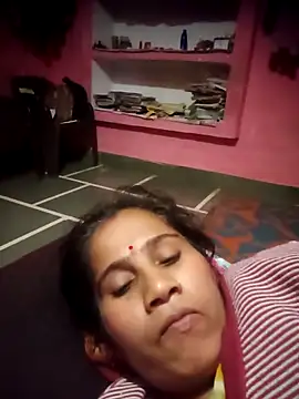 Snapshot of OliveGreen22 chatting on 12/21/25, 05:42 OliveGreen22 online show from 12/21/25, 05:42