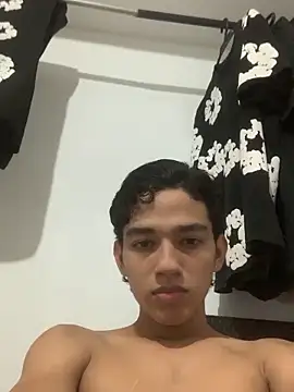 Snapshot of Alex_king17 chatting on 04/05/26, 06:43 Alex king17 online show from 04/05/26, 06:43