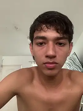 Snapshot of Alex_king17 chatting on 04/13/26, 01:27 Alex king17 online show from 04/13/26, 01:27