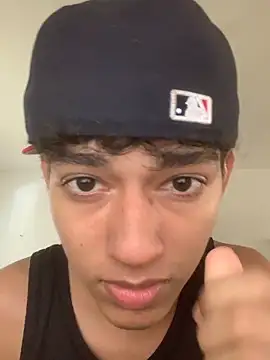 Snapshot of Alex_king17 chatting on 04/16/26, 01:23 Alex king17 online show from 04/16/26, 01:23